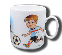 Laden Sie das Bild in den Galerie-Viewer, Weiße Tasse mit Namen und Fußballer