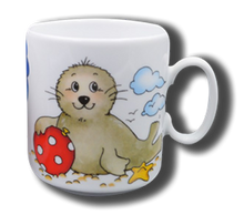 Laden Sie das Bild in den Galerie-Viewer, Tasse aus Porzellan mit Name und Seehund Ball