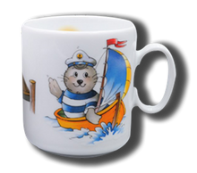 Laden Sie das Bild in den Galerie-Viewer, Tasse aus Porzellan mit Namen und Seehund Boot