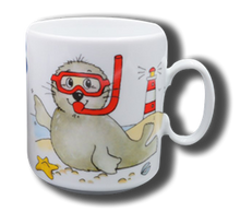 Laden Sie das Bild in den Galerie-Viewer, Tasse aus Porzellan mit Namen und Seehund Taucherbrille