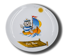 Laden Sie das Bild in den Galerie-Viewer, Teller aus Porzellan mit Namen und Seehund Boot