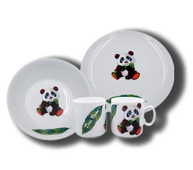 Geschirr aus Porzellan mit Namen und Panda